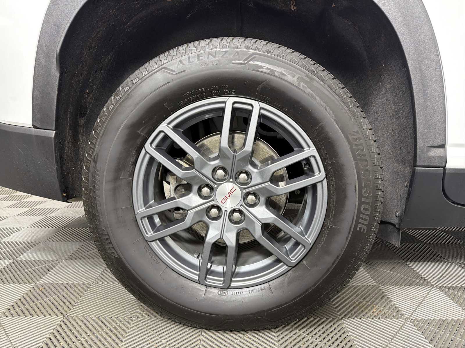 New 2025 GMC Acadia Elevation image 32