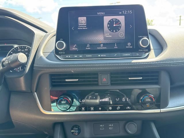 Used 2025 Nissan Rogue SV FWD image 31
