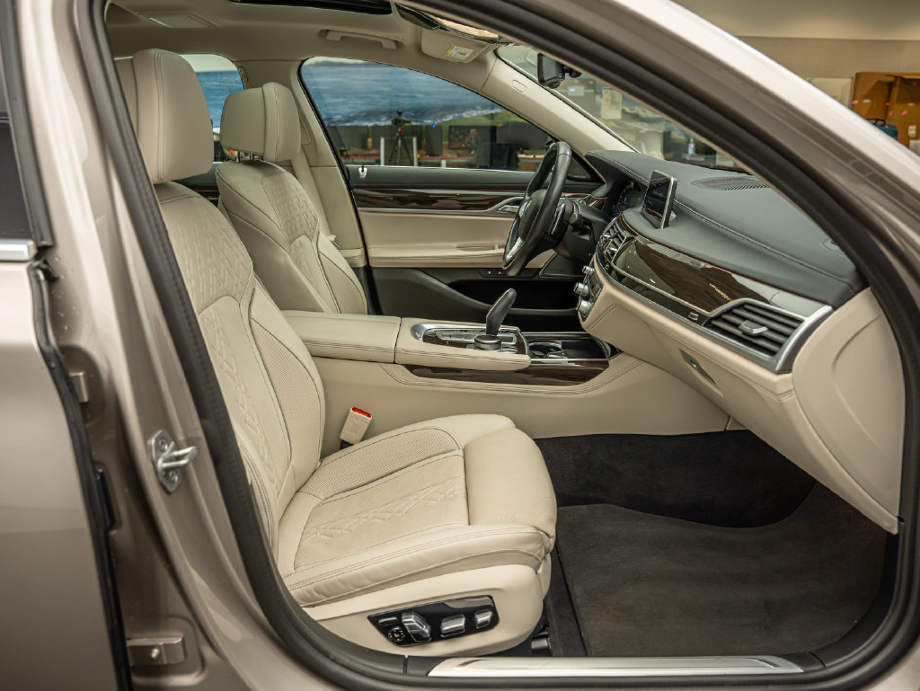 Used 2022 BMW 750i xDrive AWD/4WD image 45