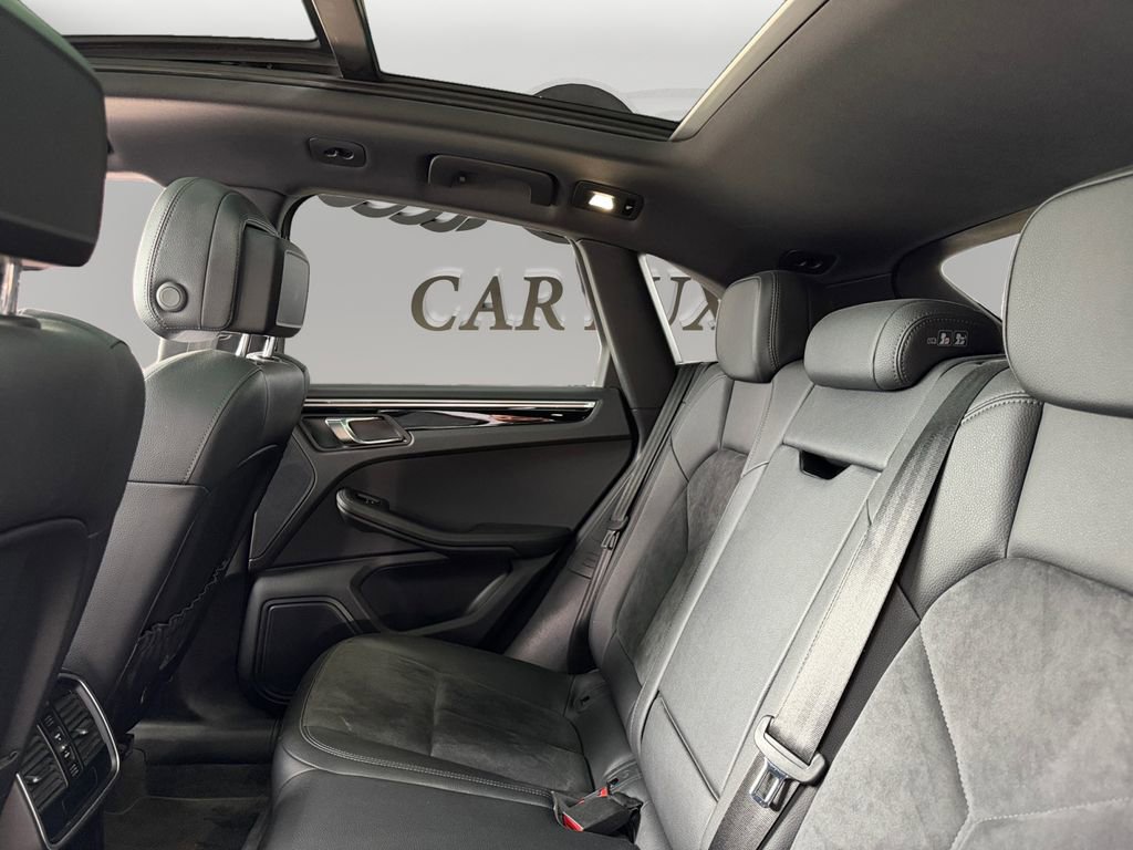 Used 2018 Porsche Macan AWD/4WD image 13