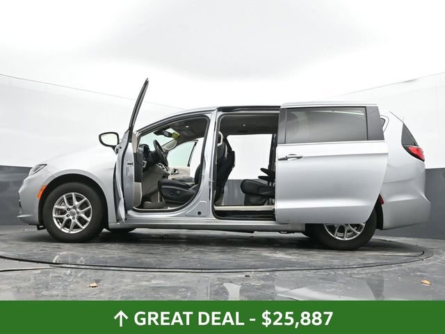 Used 2024 Chrysler Pacifica Touring-L image 73