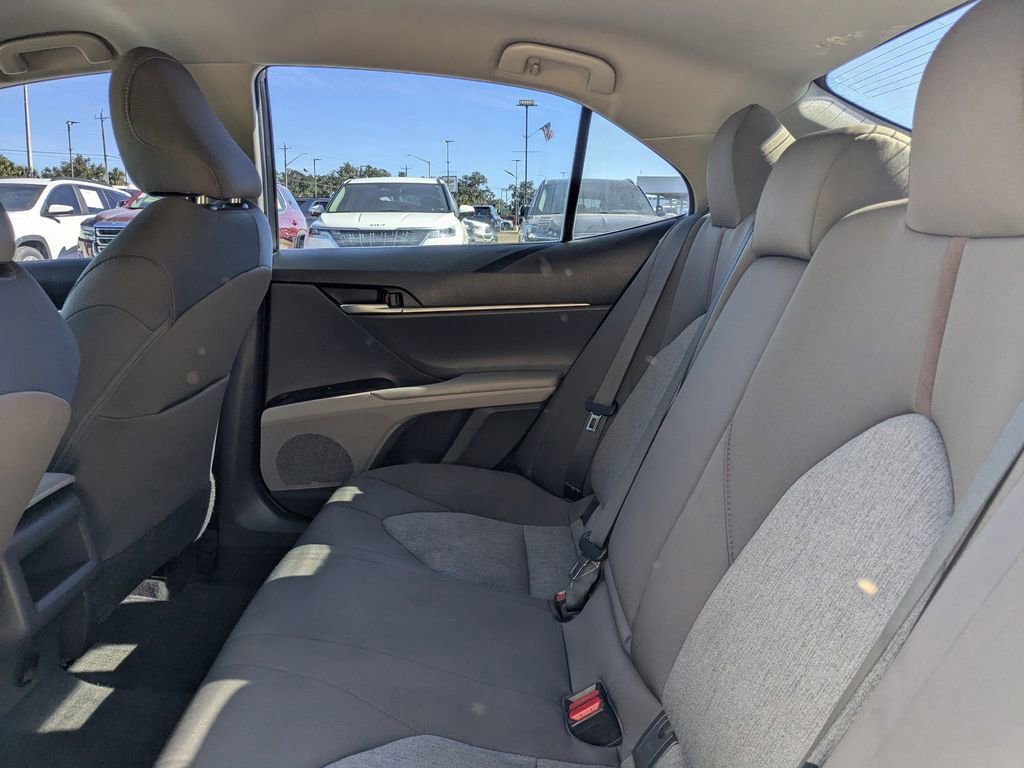 Used 2018 Toyota Camry LE image 13