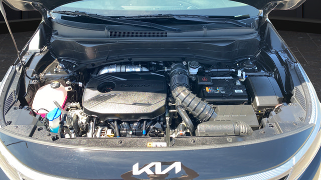 Certified 2022 Kia Seltos SX w/ Sunroof Package AWD/4WD image 28