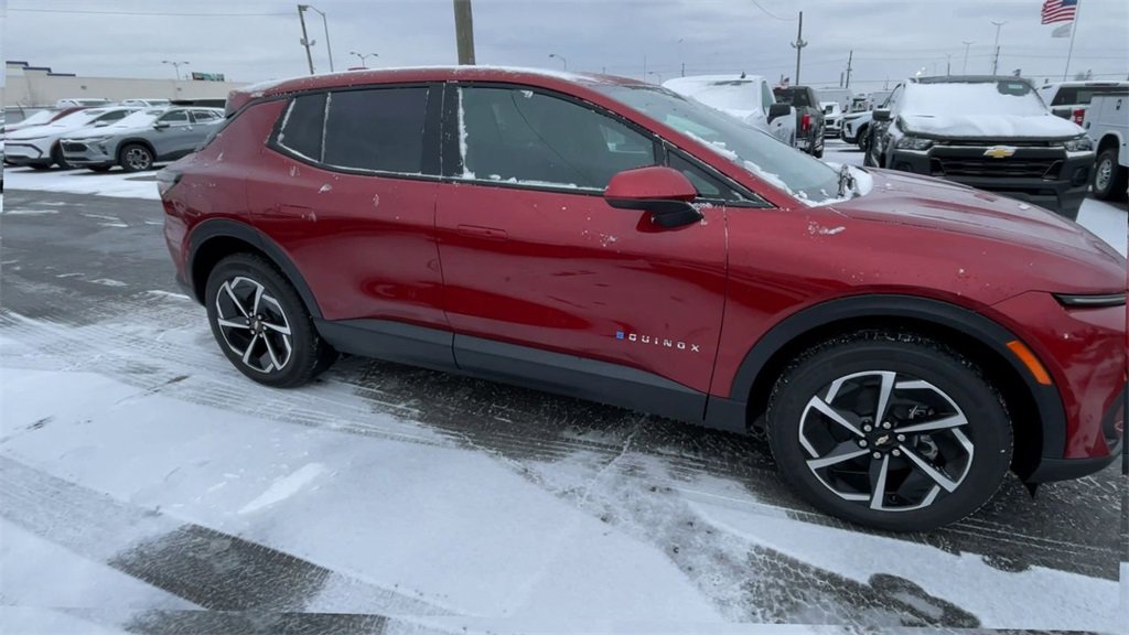 New 2026 Chevrolet Equinox EV LT image 3