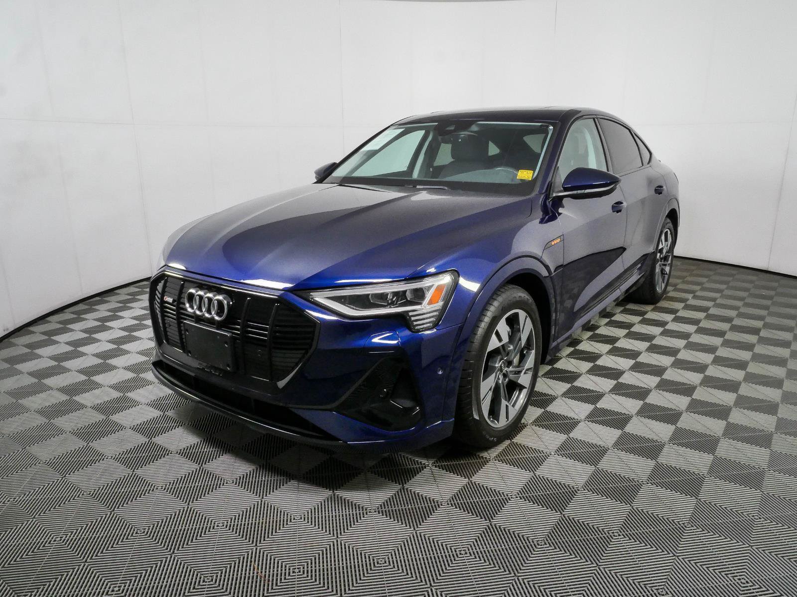 Used 2022 Audi e-tron Premium w/ Convenience Plus Package AWD/4WD image 5