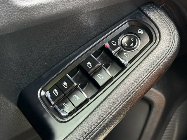 Used 2025 Porsche Macan Turbo AWD/4WD image 25