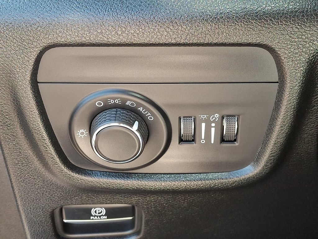 Used 2023 Jeep Grand Cherokee Altitude AWD/4WD image 27