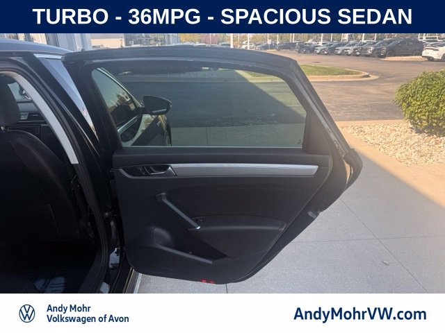 Used 2018 Volkswagen Passat 2.0T R-Line FWD image 16