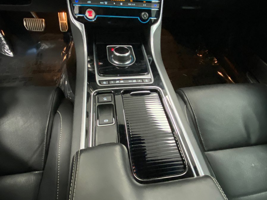 Used 2018 Jaguar XE S image 30