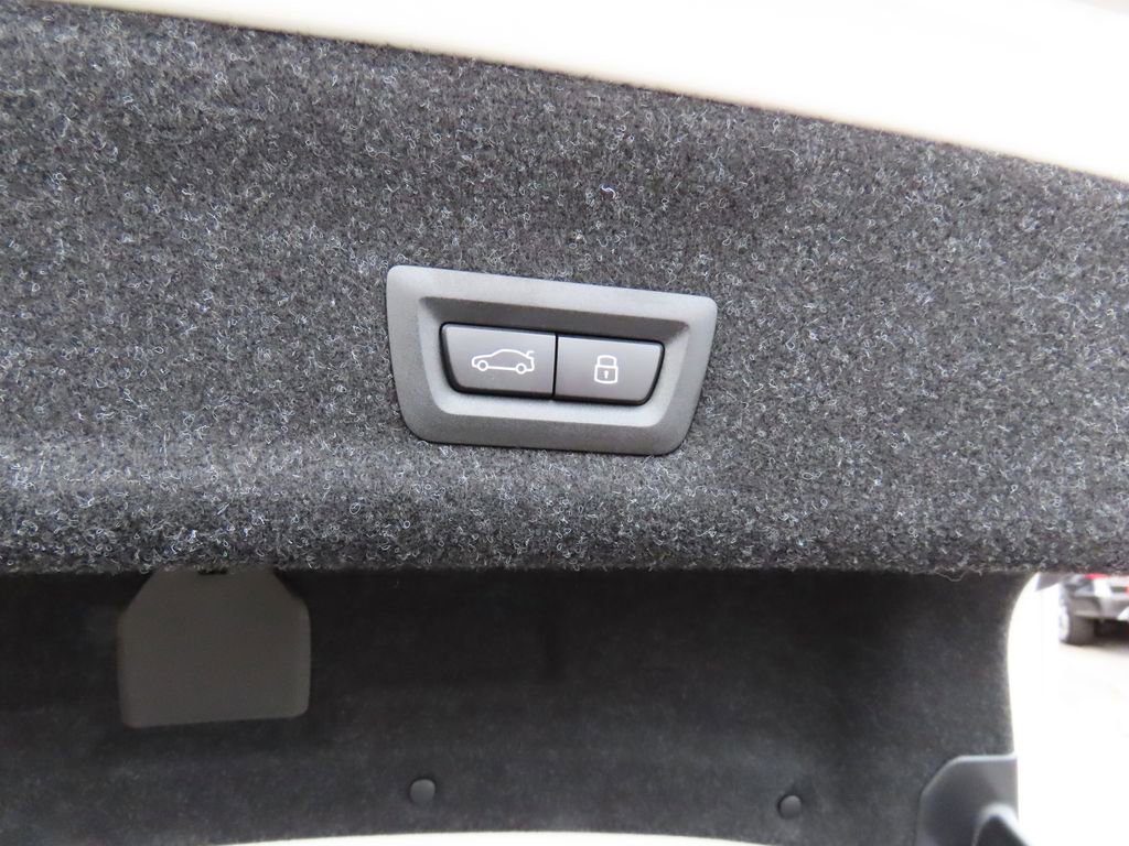 New 2026 BMW 330i xDrive Sedan w/ Premium Package image 22