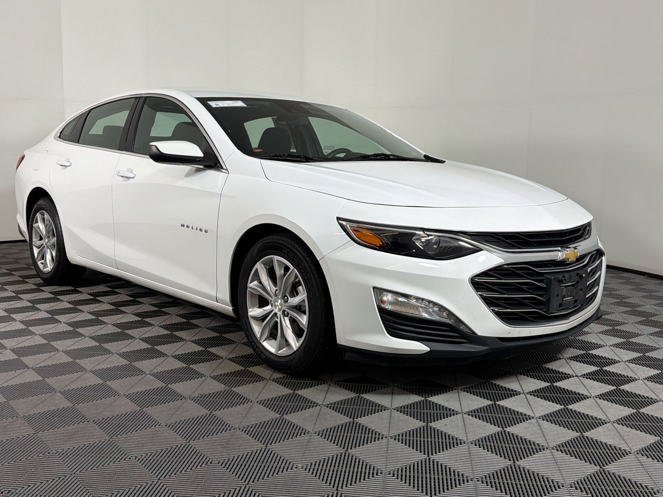 Used 2024 Chevrolet Malibu LT FWD image 23