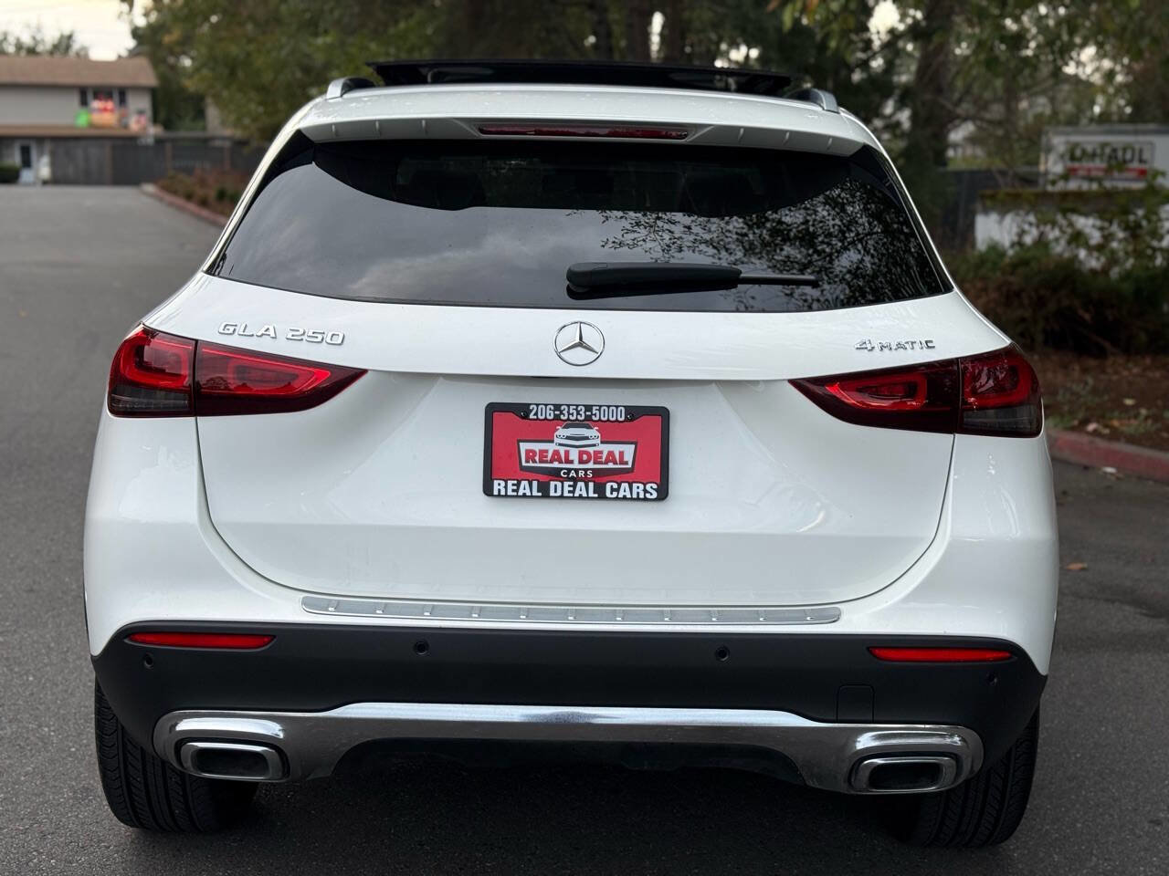 Used 2022 Mercedes-Benz GLA 250 4MATIC w/ Premium Package image 4
