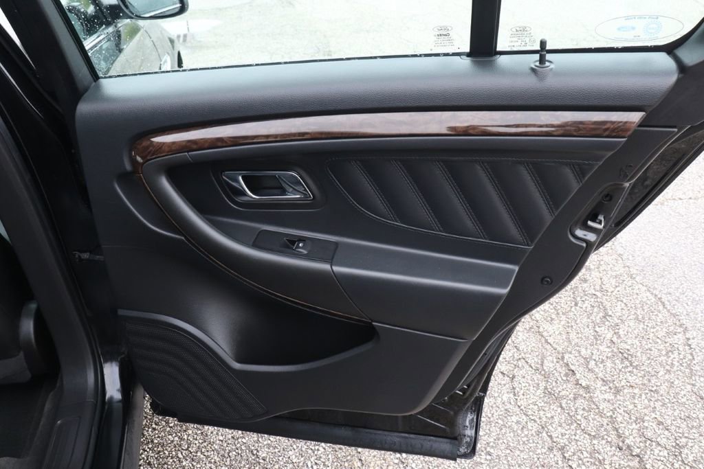 Used 2015 Ford Taurus Limited FWD image 35