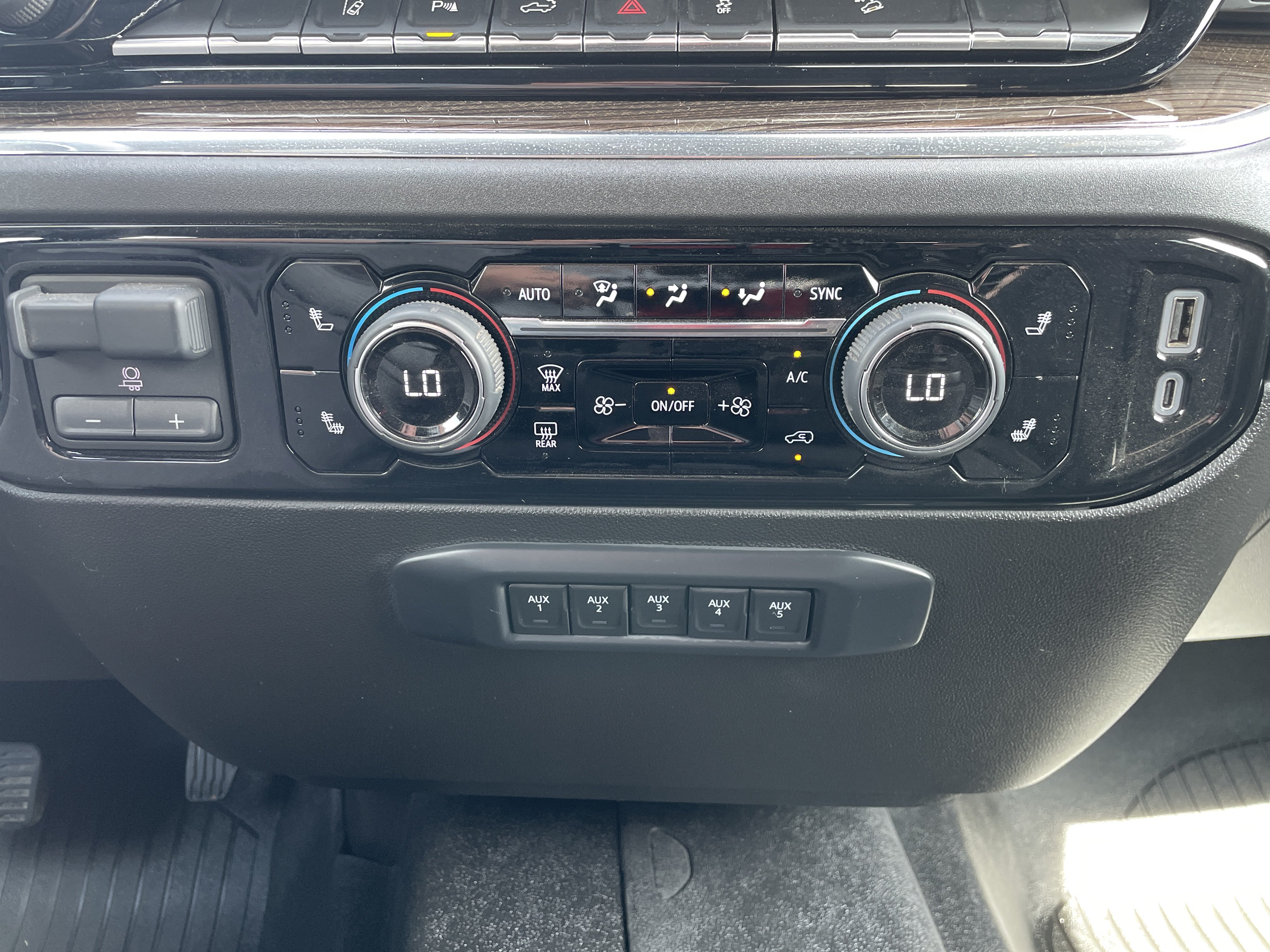 Used 2024 Chevrolet Silverado 2500 LT w/ All Star Edition AWD/4WD image 35