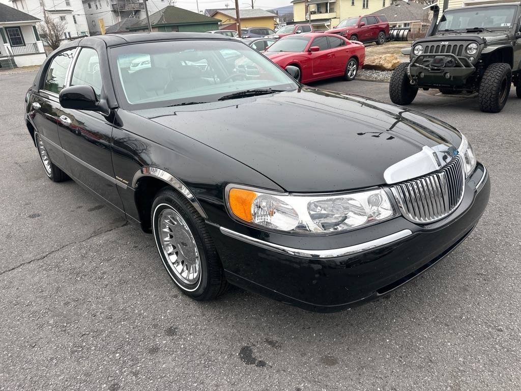 Used 2002 Lincoln Town Car Cartier RWD image 7