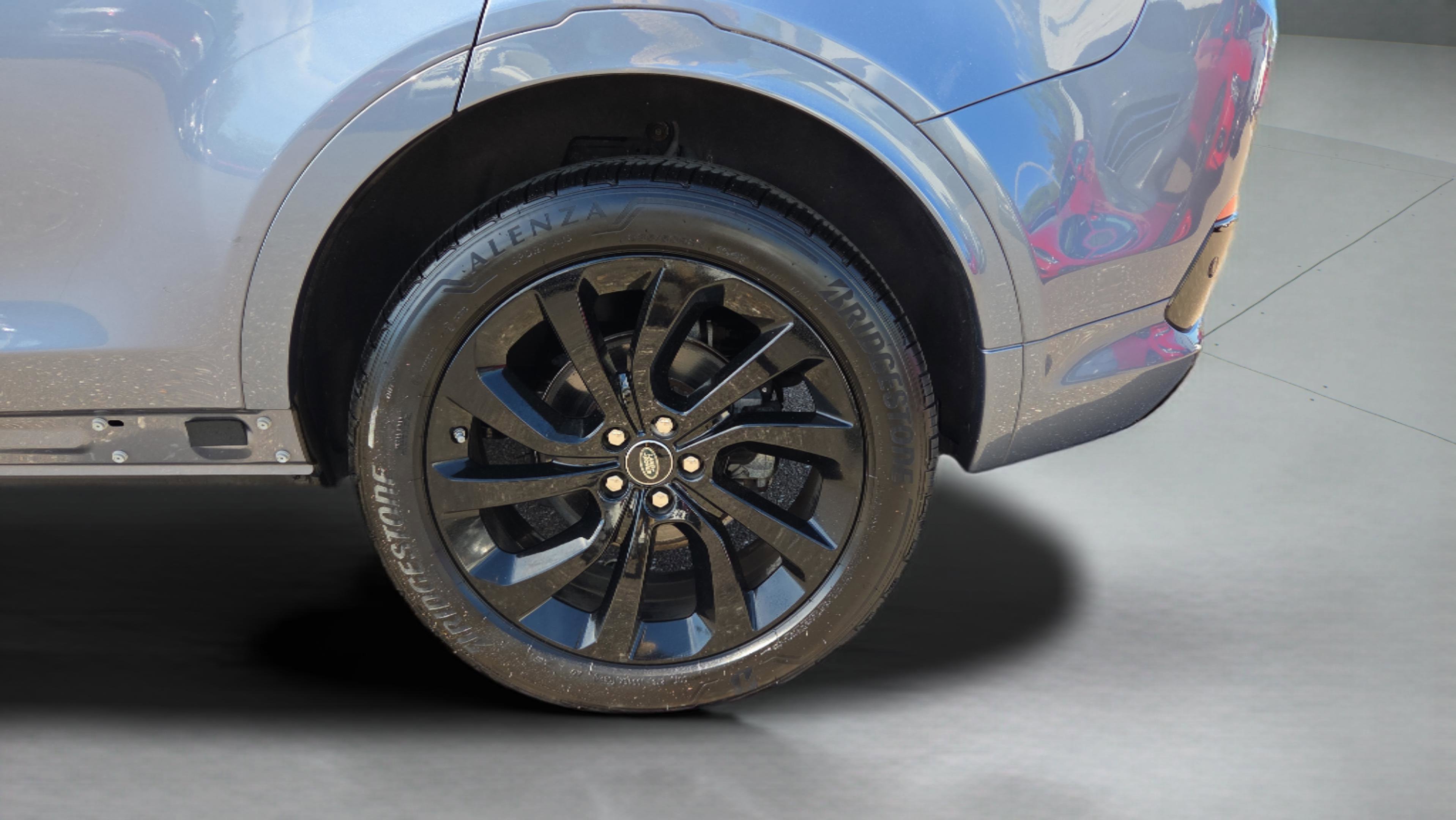 Used 2020 Land Rover Discovery Sport SE R-Dynamic image 15