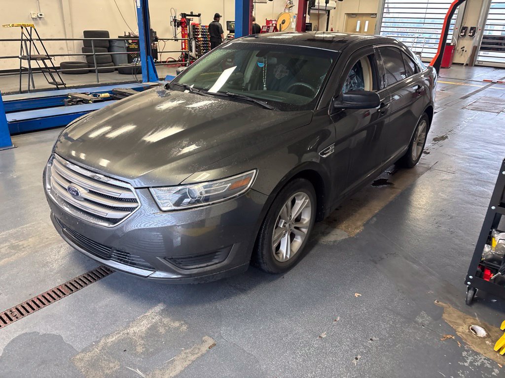 Used 2017 Ford Taurus SE FWD image 2