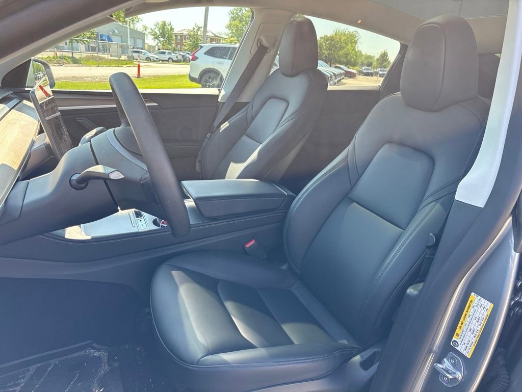 Used 2025 Tesla Model Y Long Range RWD image 14