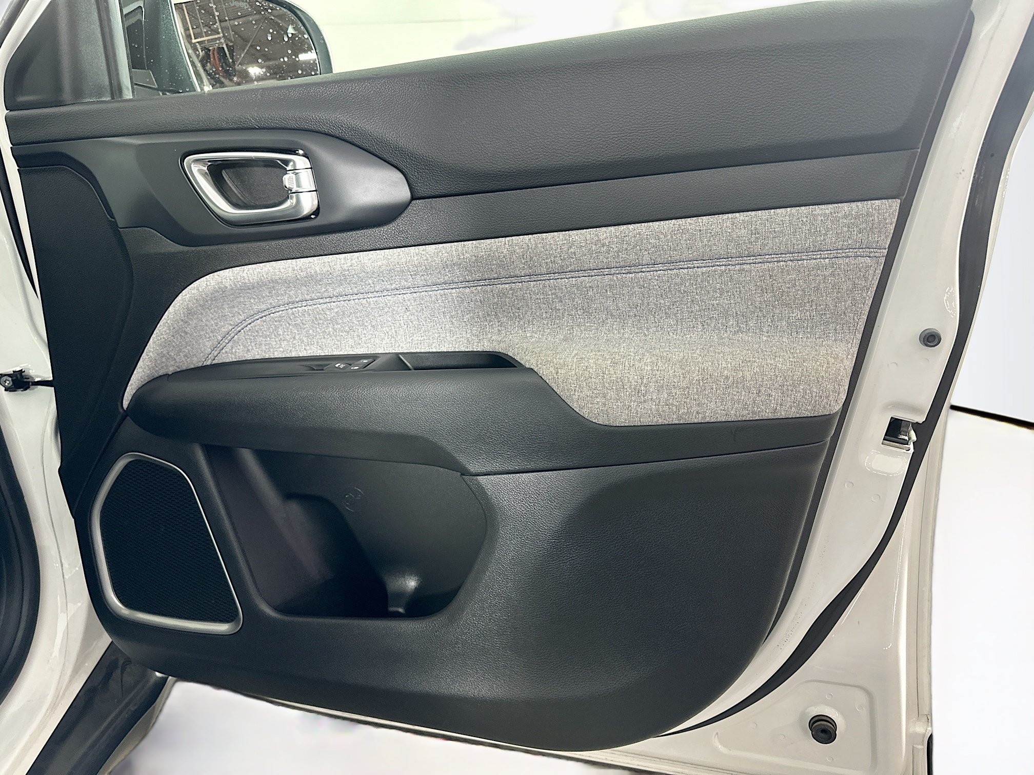 Used 2022 Jeep Compass Latitude FWD image 30
