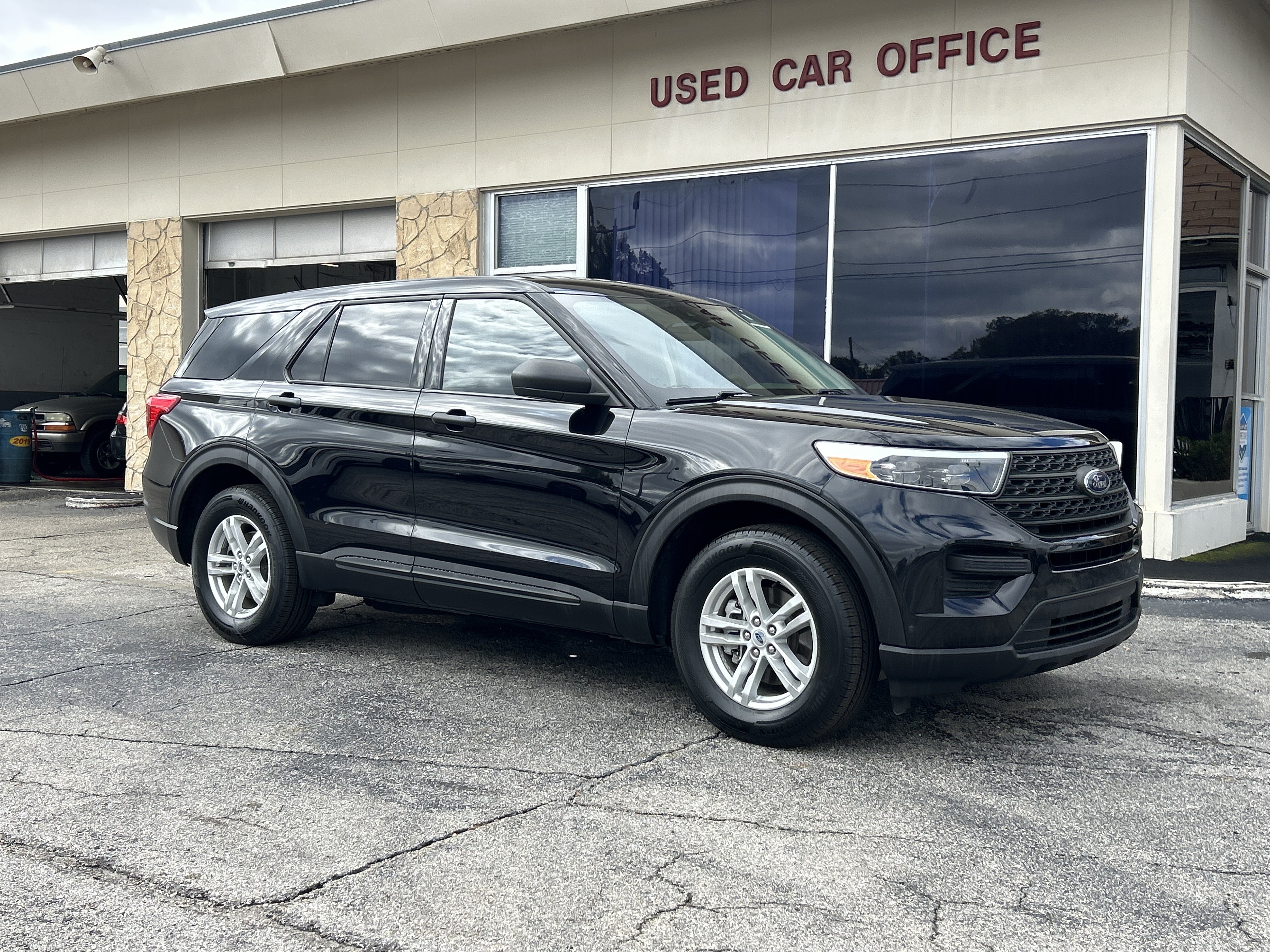 Used 2023 Ford Explorer 4WD image 1