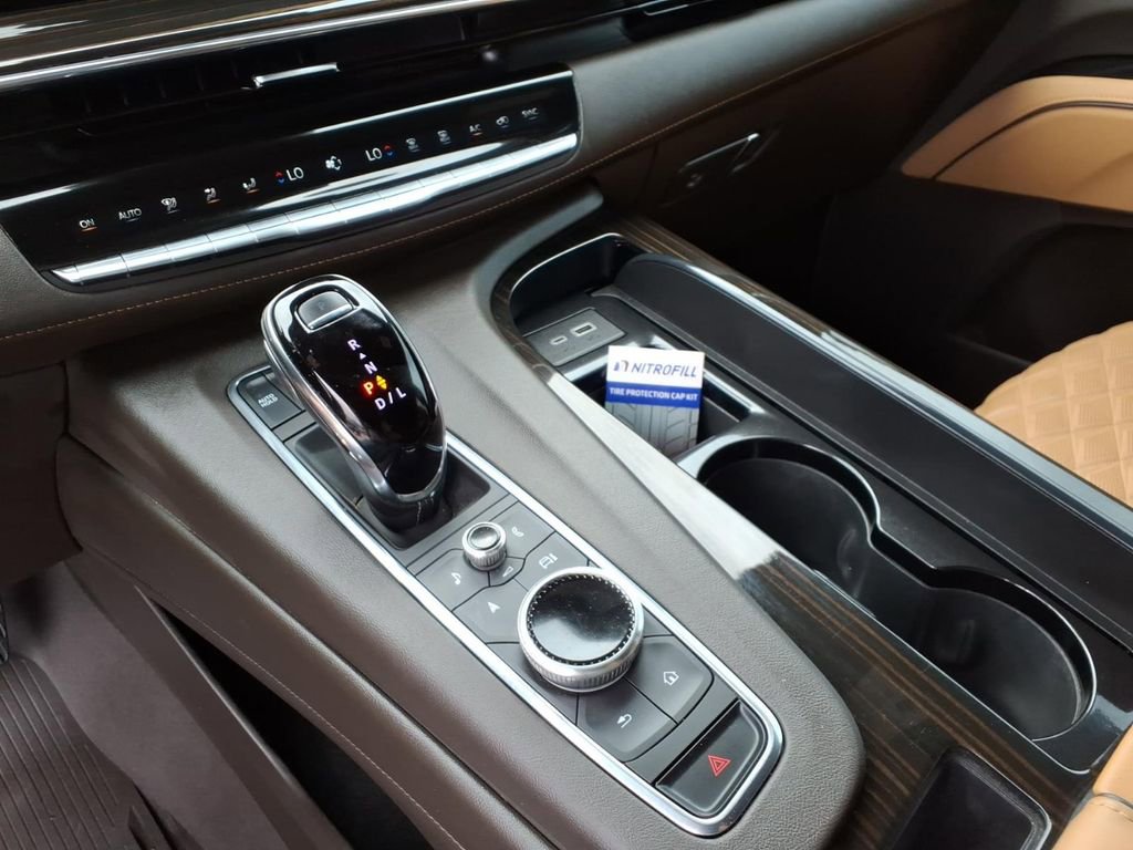 Used 2023 Cadillac Escalade Premium Luxury image 16