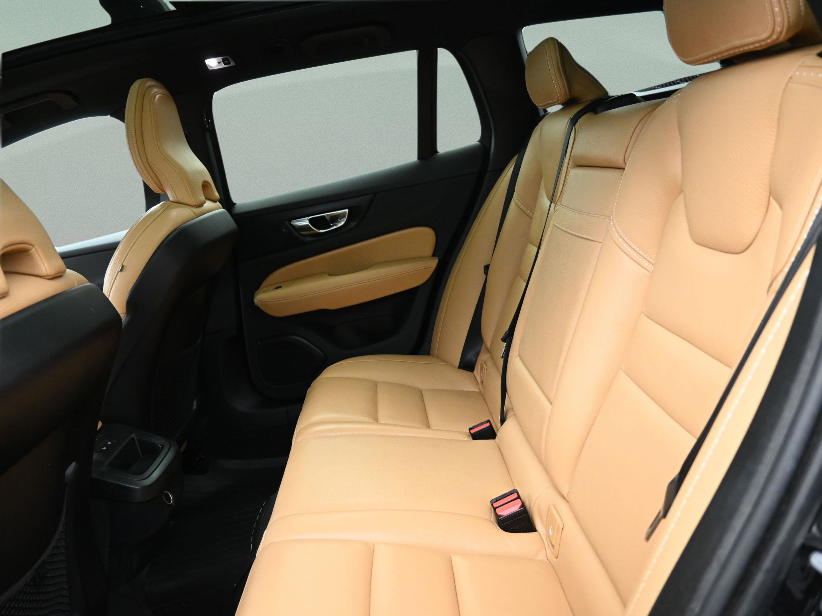 Used 2020 Volvo V60 T5 Cross Country w/ Protection Package image 33