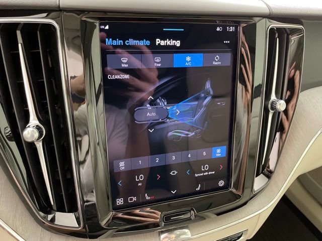 Certified 2024 Volvo XC60 T8 Plus w/ Protection Package Premier image 28