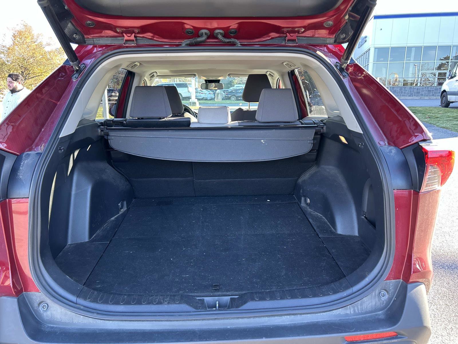 Used 2021 Toyota RAV4 XLE w/ Convenience Package image 11