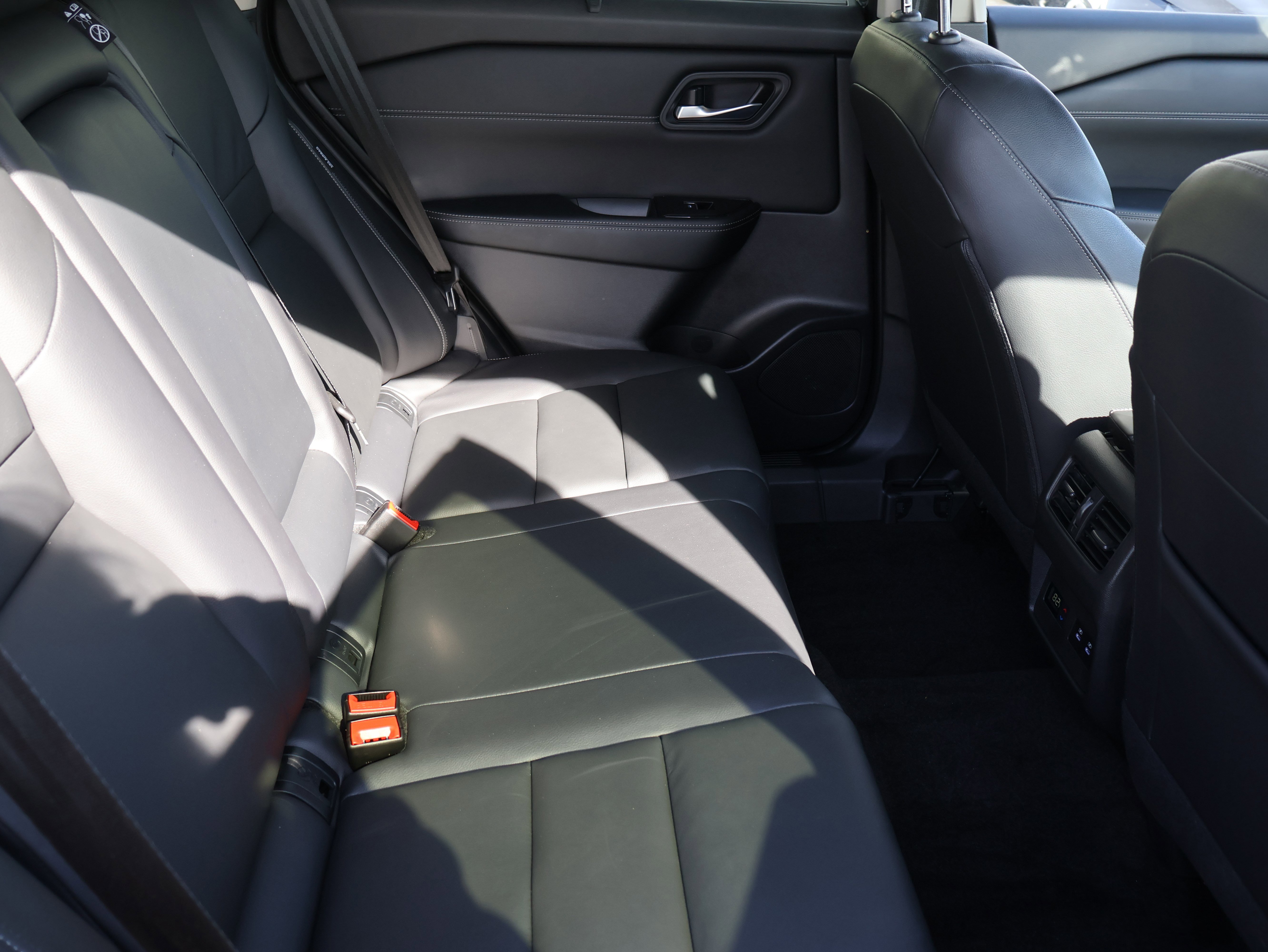 Used 2025 Nissan Rogue SL w/ Tech Package AWD/4WD image 11