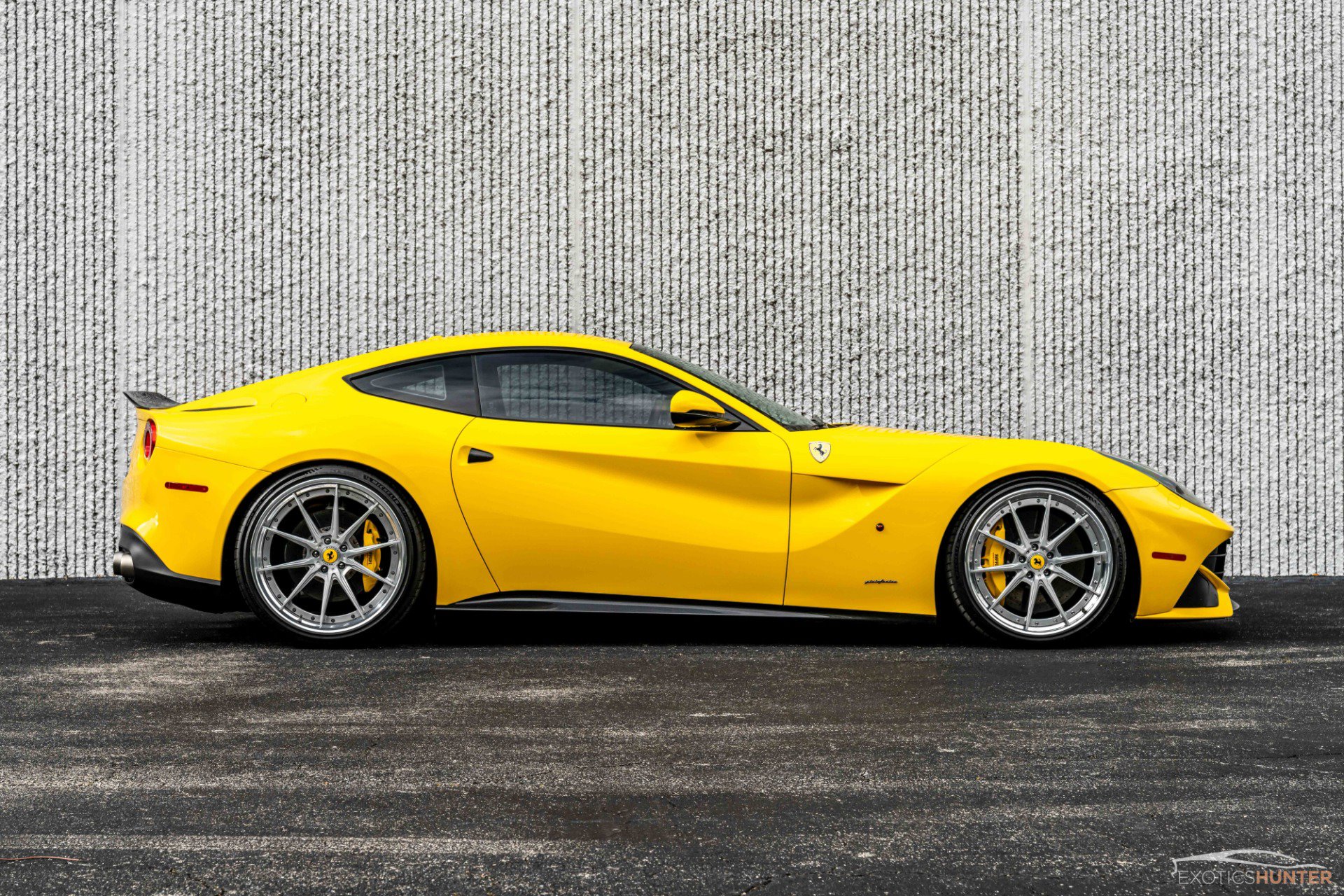 Used 2014 Ferrari F12 Berlinetta RWD image 12