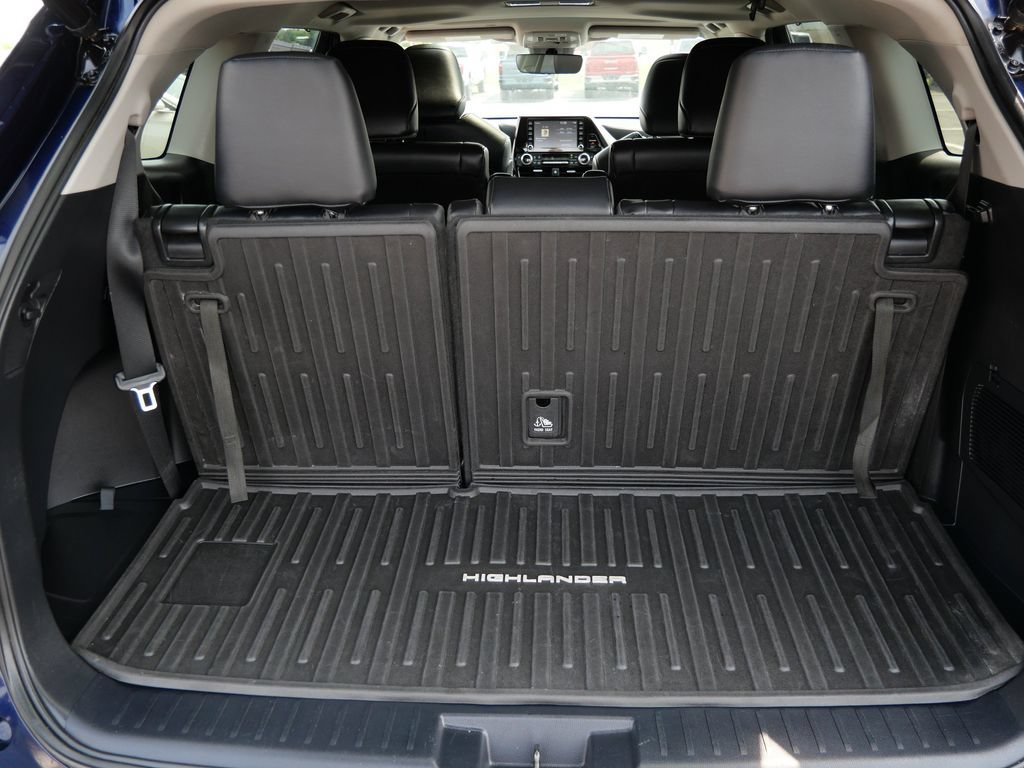 Used 2022 Toyota Highlander XLE AWD/4WD image 8