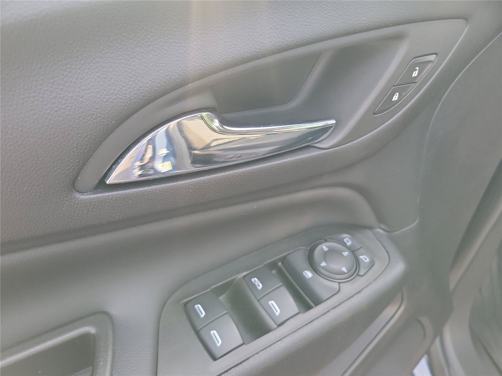 Used 2024 Chevrolet Equinox LT FWD image 19