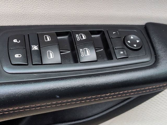 Used 2017 Chrysler Pacifica Touring-L w/ Tire & Wheel Group image 15