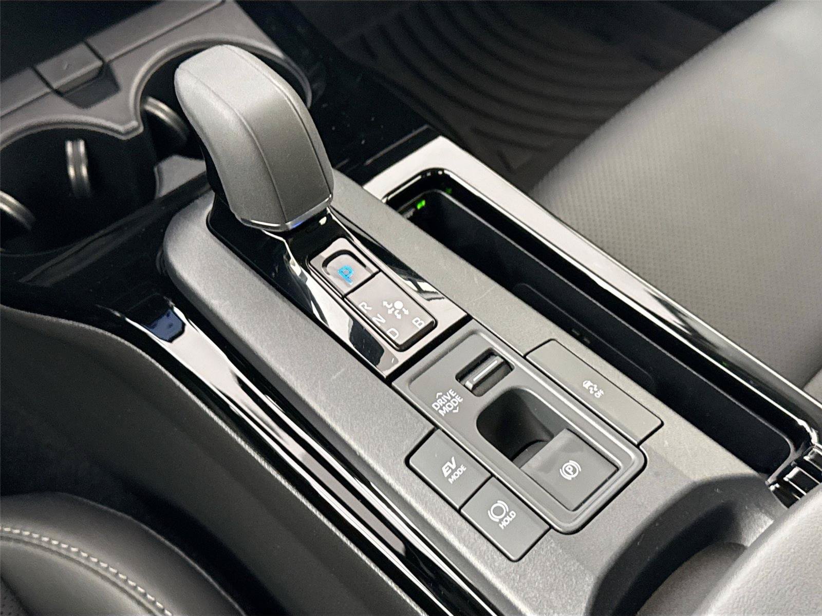 Certified 2025 Toyota Prius XLE FWD image 27