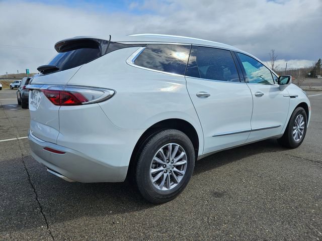 Used 2023 Buick Enclave Essence image 7