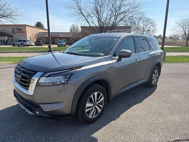 Used 2022 Nissan Pathfinder SL w/ Cargo Package FWD image 2