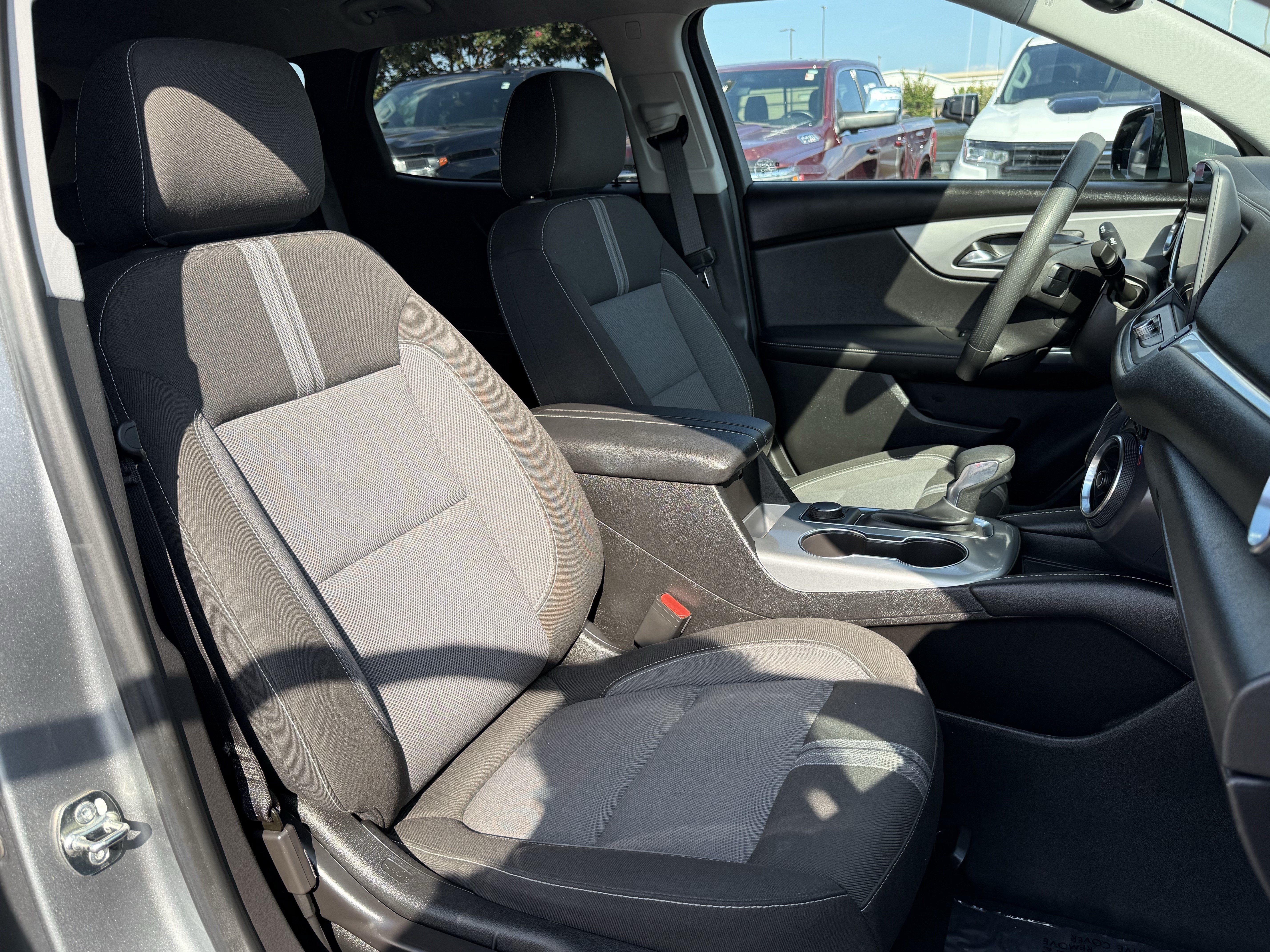 Used 2025 Chevrolet Blazer LT FWD image 34