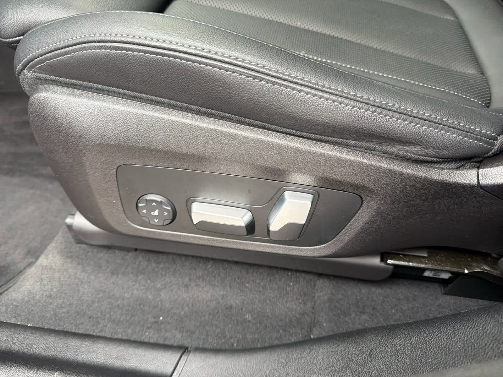 Certified 2023 BMW X4 xDrive30i w/ M Sport Package image 22