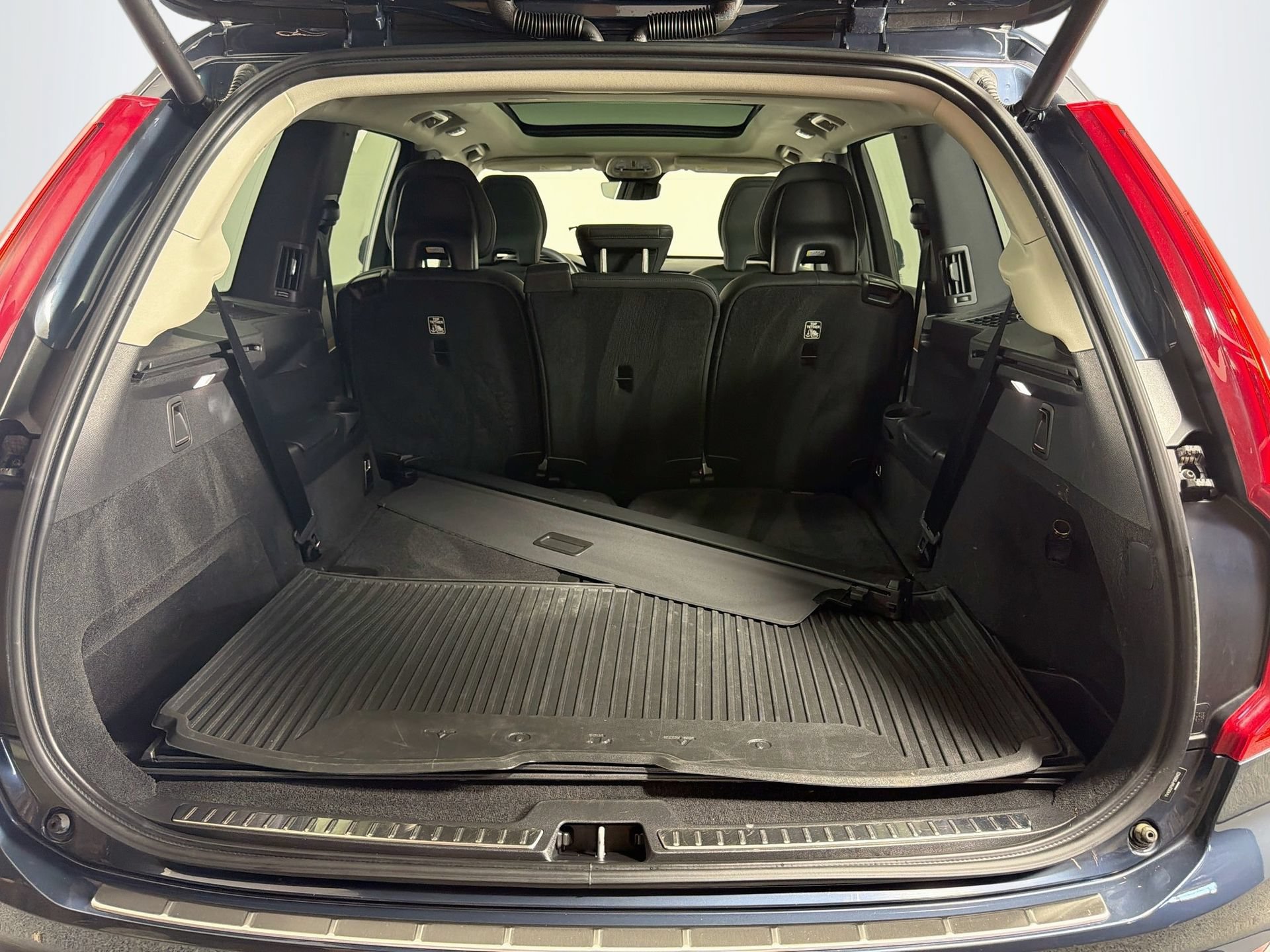 Certified 2023 Volvo XC90 B6 Plus w/ Protection Package Premier AWD/4WD image 28