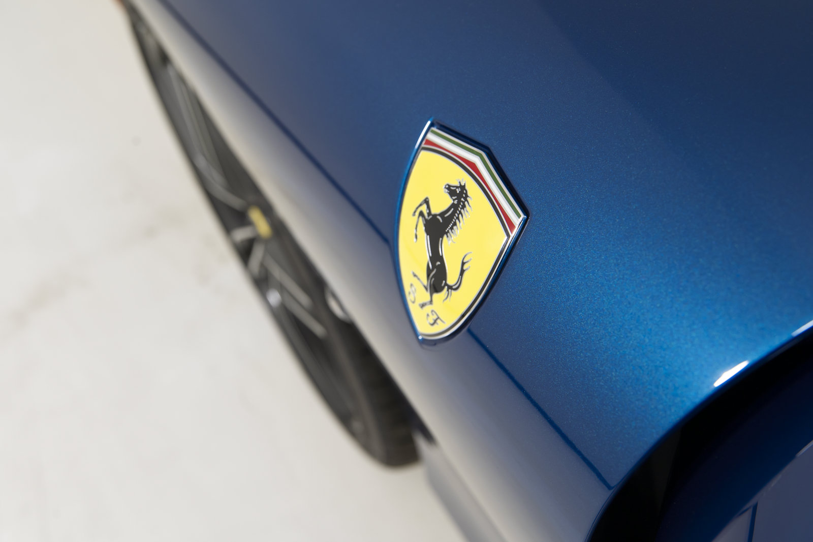 Certified 2025 Ferrari Roma Spider RWD image 33