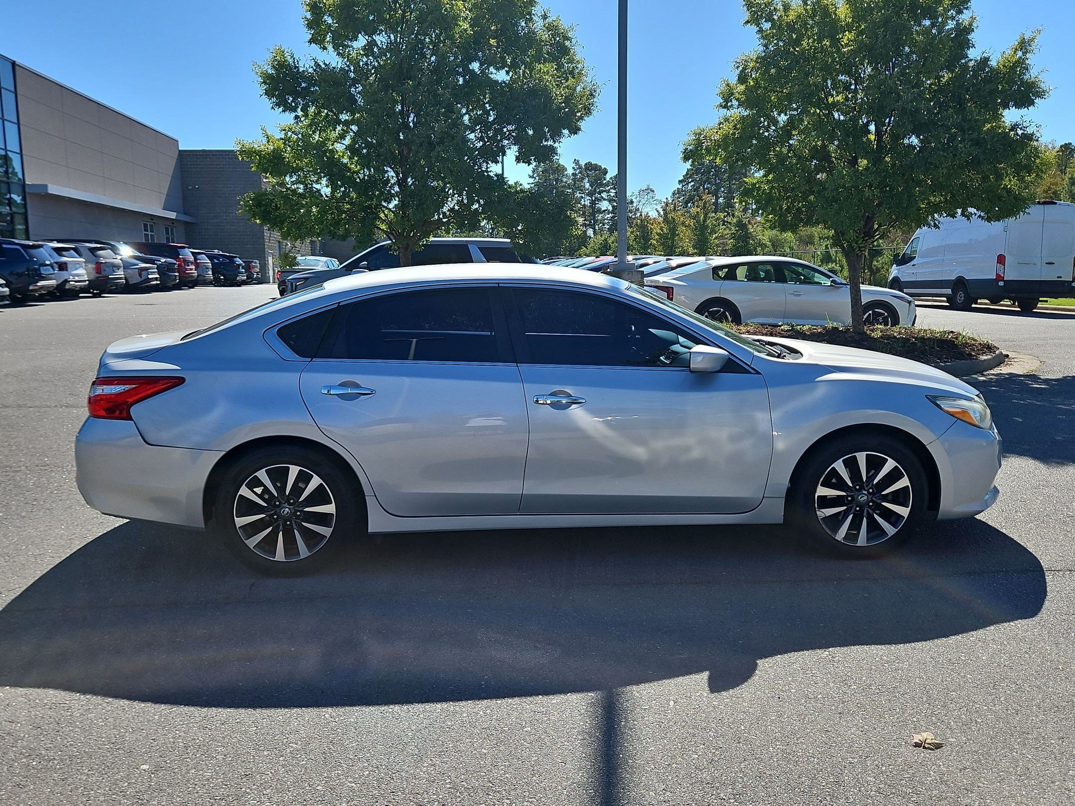 Used 2017 Nissan Altima 2.5 SV FWD image 8