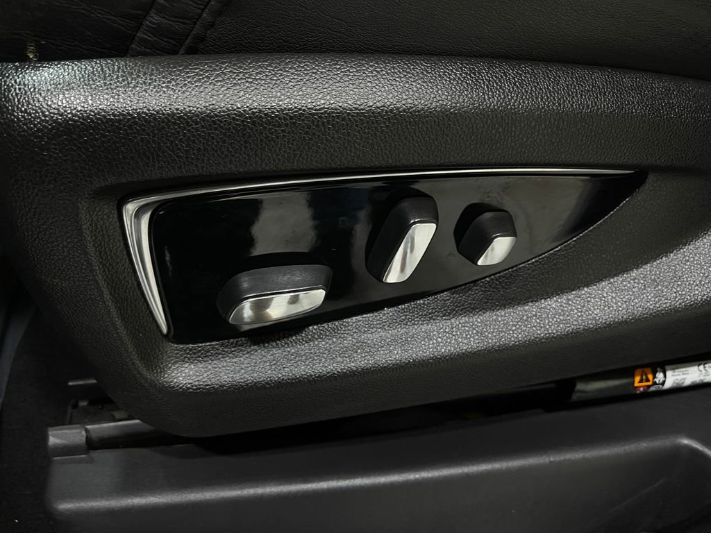 Used 2018 Cadillac Escalade Premium Luxury image 20