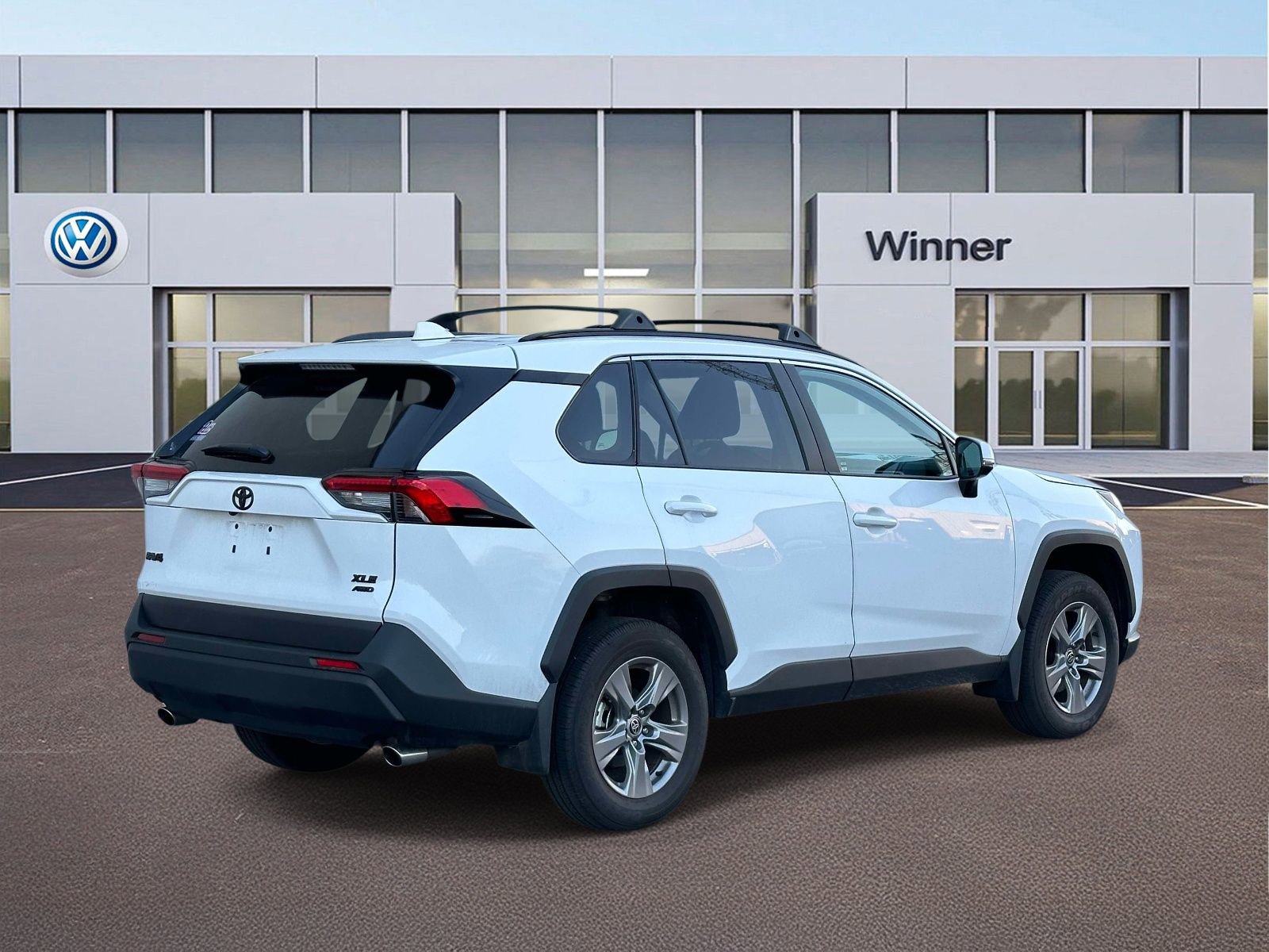 Used 2024 Toyota RAV4 XLE w/ Convenience Package image 4