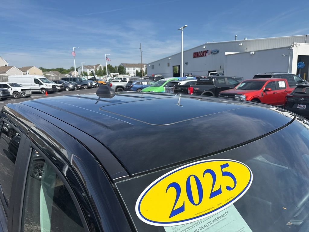 Used 2025 Ford Maverick Tremor AWD/4WD image 2