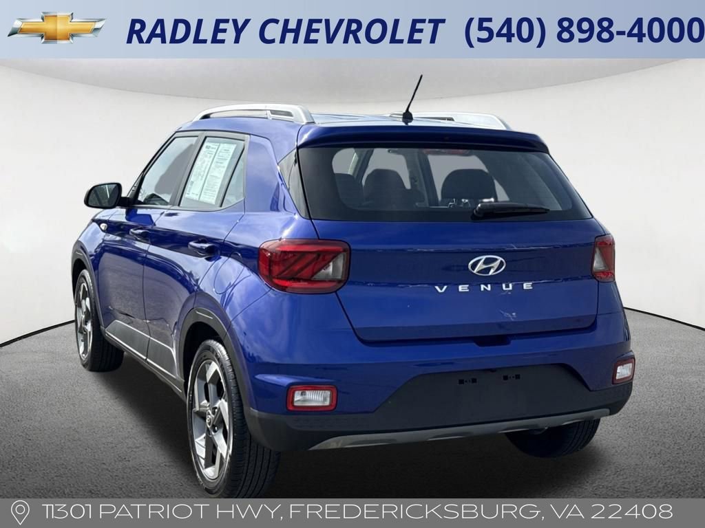 Used 2025 Hyundai Venue SEL image 17
