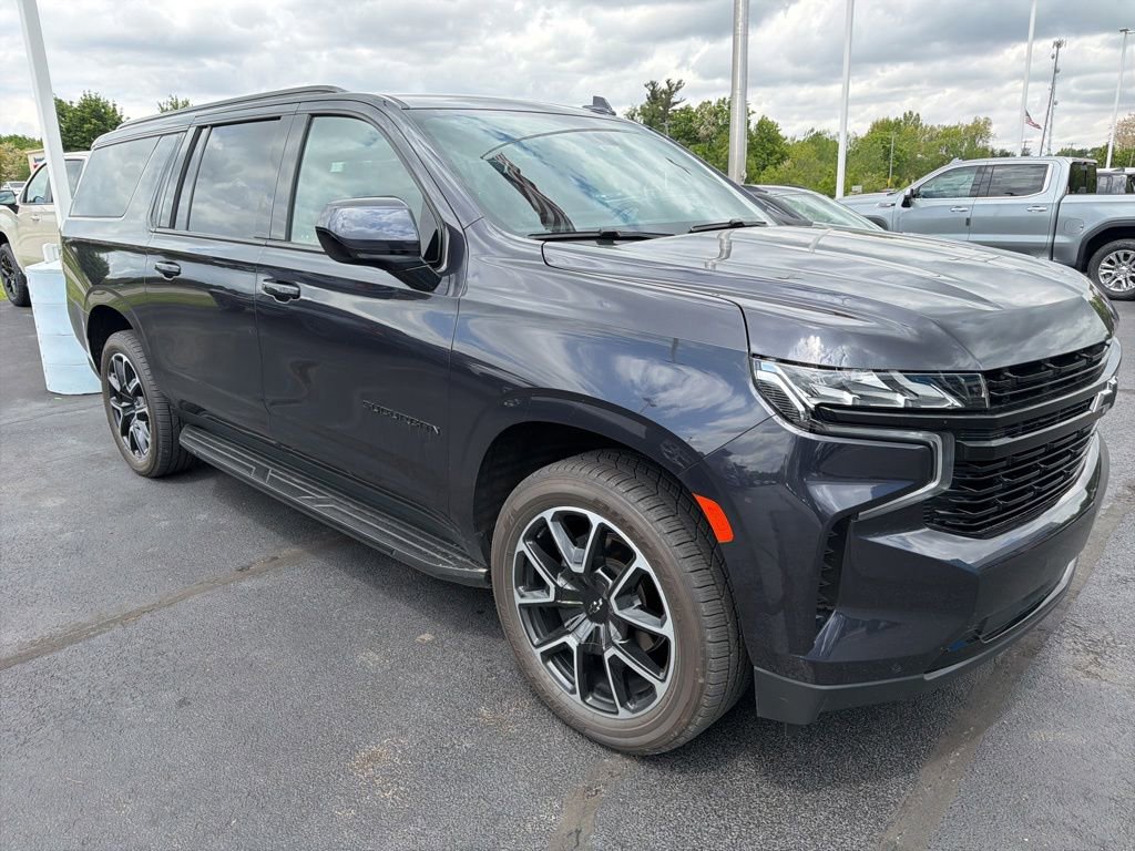 Used 2023 Chevrolet Suburban RST AWD/4WD image 4