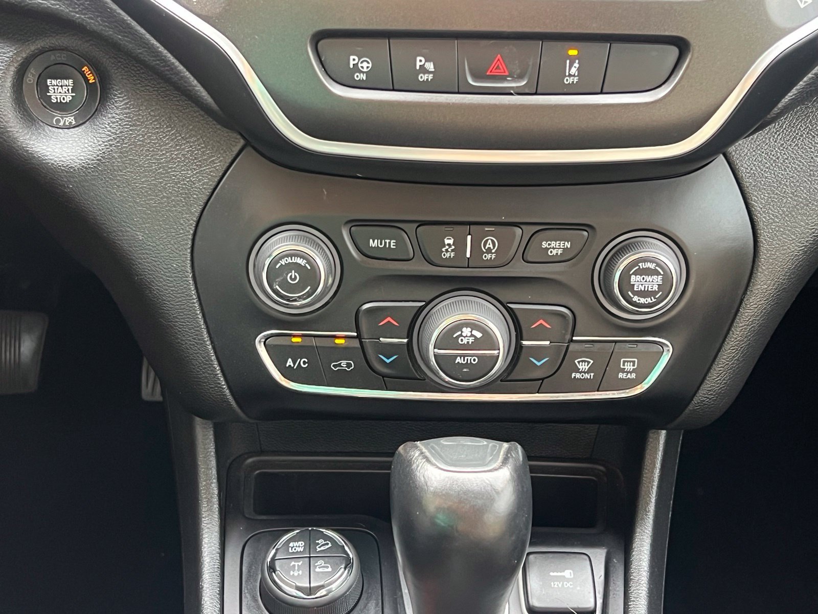 Used 2023 Jeep Cherokee Trailhawk w/ Sun & Sound Group AWD/4WD image 32