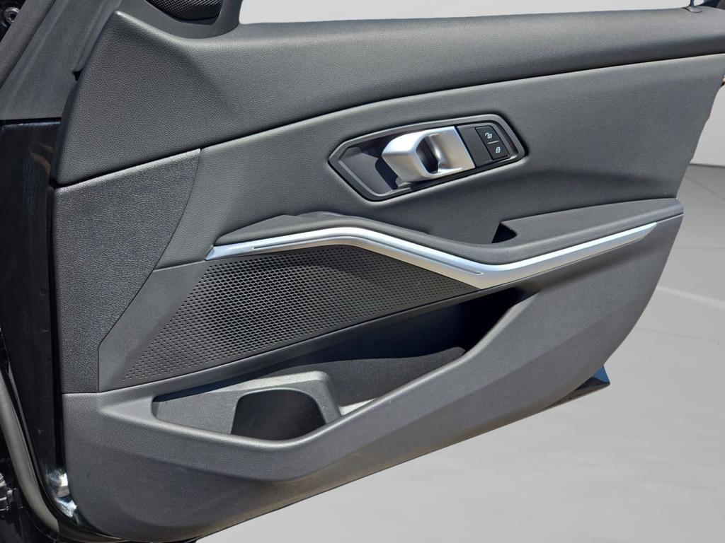 Used 2025 BMW 330i xDrive Sedan AWD/4WD image 30