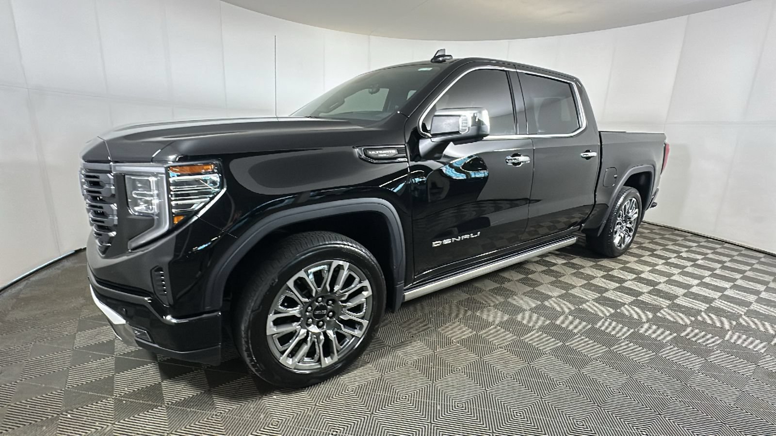 Used 2025 GMC Sierra 1500 Denali Ultimate AWD/4WD image 8