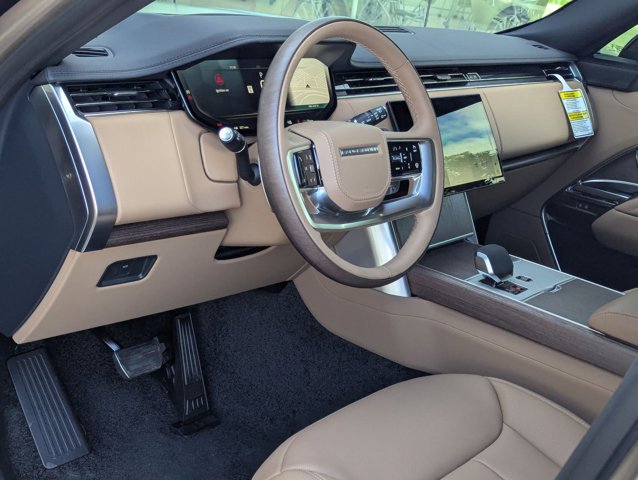 New 2025 Land Rover Range Rover SE image 3